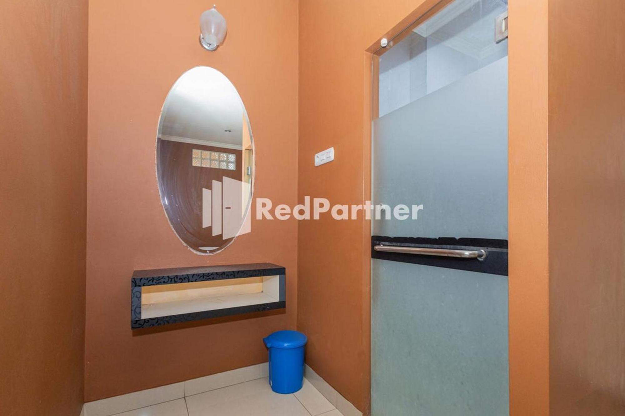 Star Hotel Jaksa Mitra Reddoorz Jakarta Exterior foto