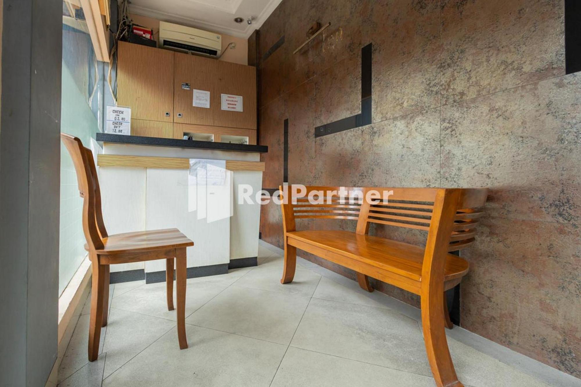 Star Hotel Jaksa Mitra Reddoorz Jakarta Exterior foto