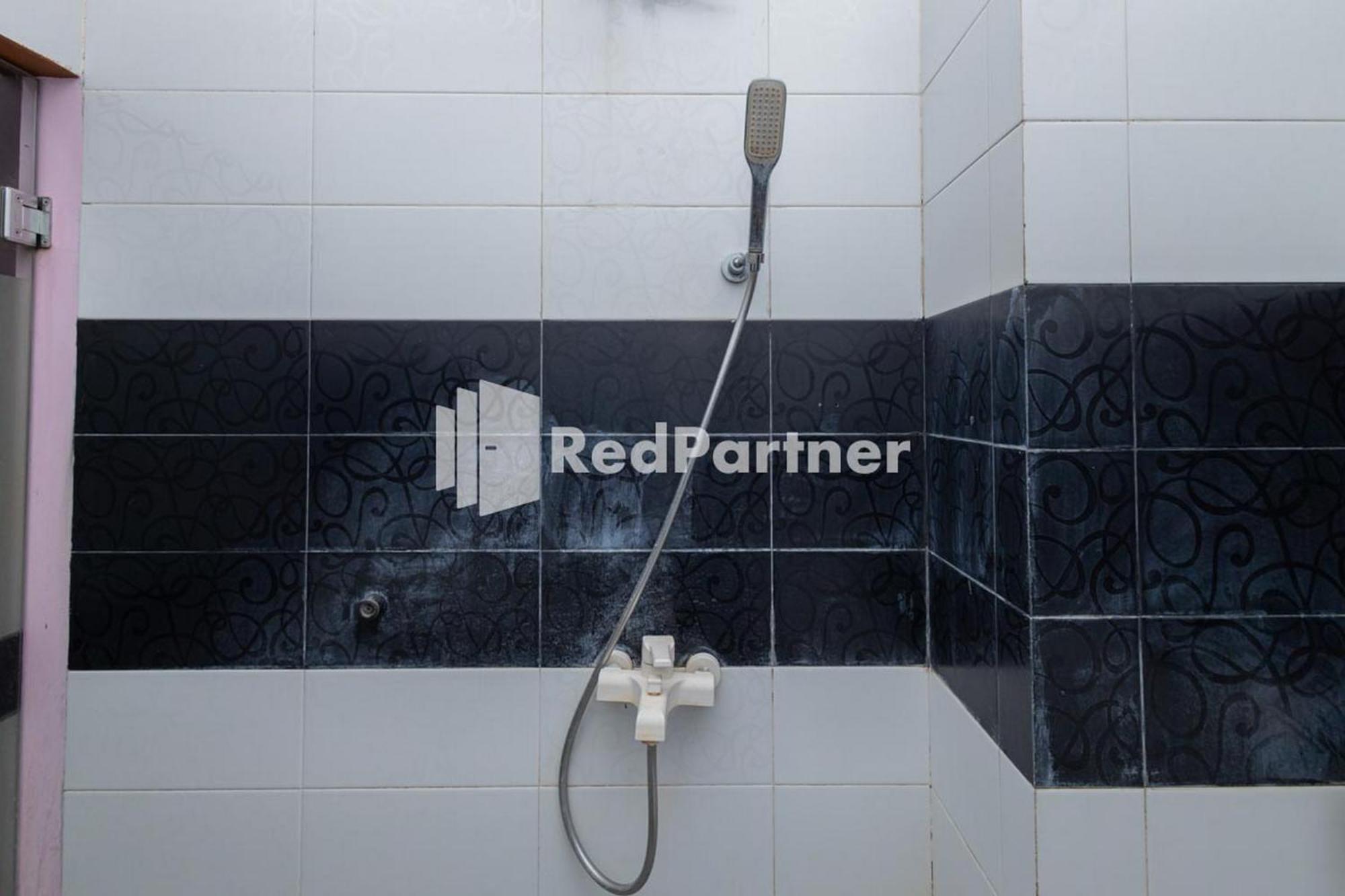 Star Hotel Jaksa Mitra Reddoorz Jakarta Exterior foto